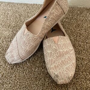 Toms Beige Floral Women's Loafers
